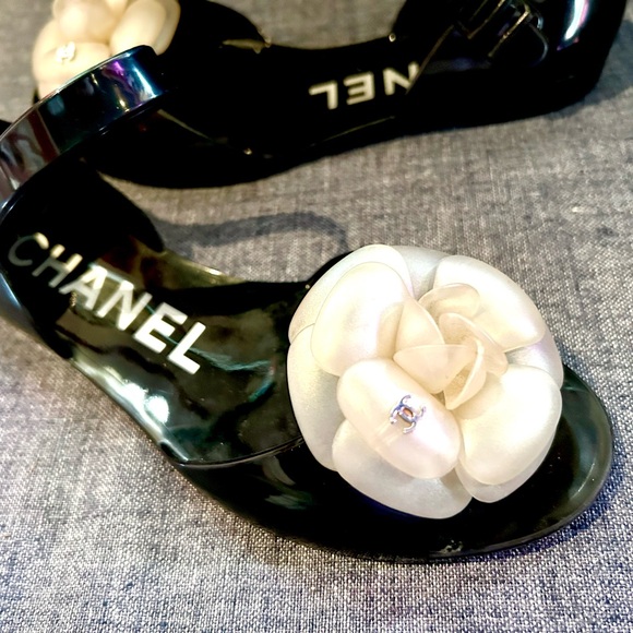 CHANEL Black, White Flower Open-Toe Jellies, S37, With Original Box & Booklet - Picture 4 of 10